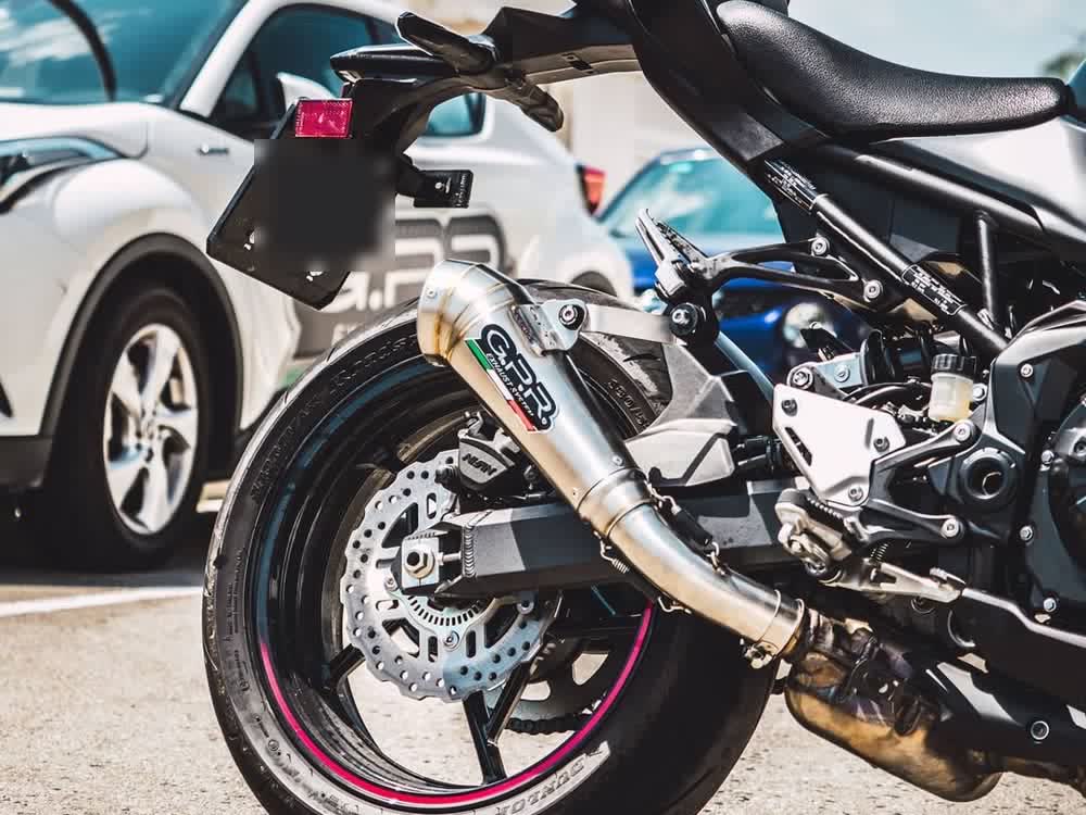 Kawasaki Z900 de un cliente con escape GPR de acero inoxidable