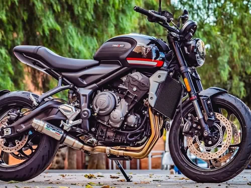 Triumph Trident 660 de un cliente con escape GPR