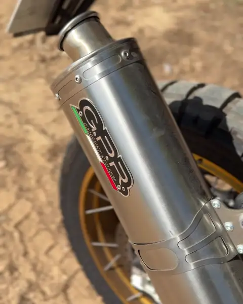 Escape GPR en una Voge DS800X Rally de un cliente